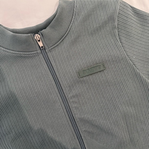 BO&TEE Ribbed short sleeve zip front top - Picture 5 of 5